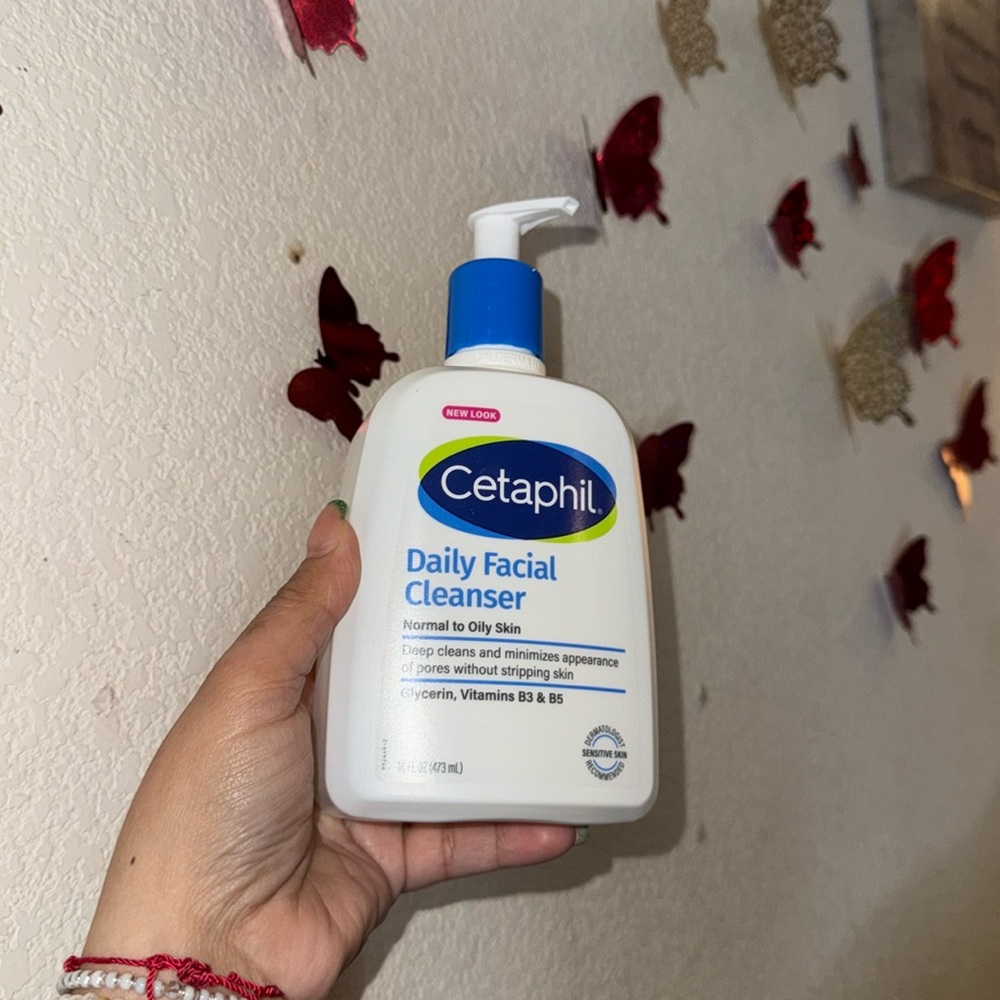 - Cetaphil Daily Facial Cleanser new‎ normal to oily skin